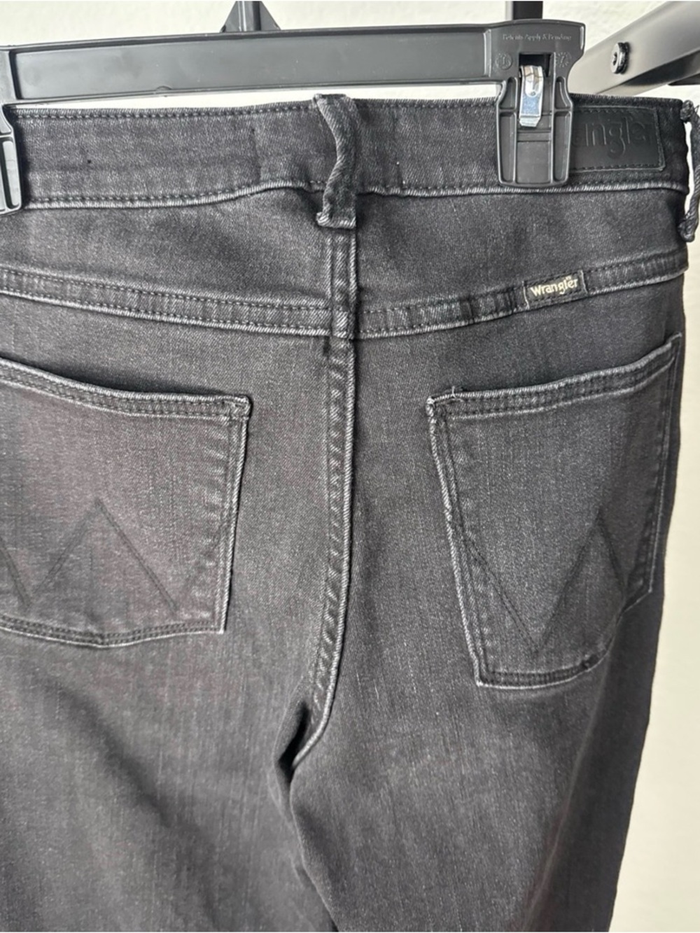 Wrangler’s Women’s Black Slim Straight Jeans